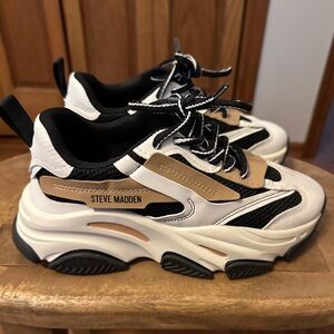 Steve Madden Possession Sneaker